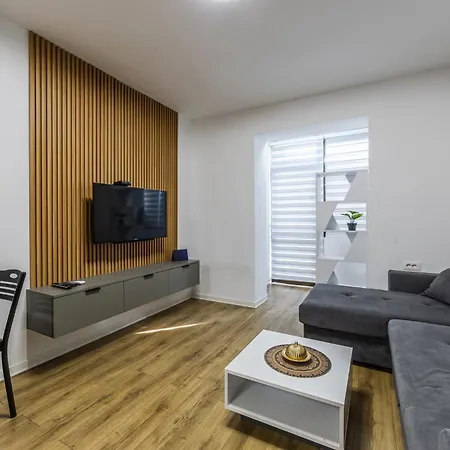 Center Cozy 1br With Patio By Pikhost Apartmán