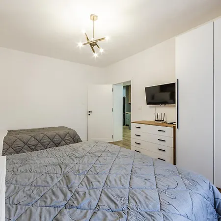 Center Cozy 1br With Patio By Pikhost Tirana