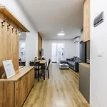 Center Cozy 1br With Patio By Pikhost