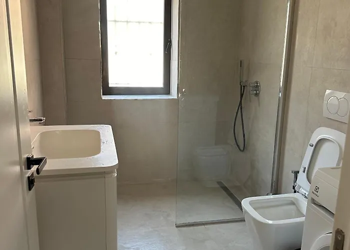 아파트 City Center Apartment Cozy 1Br With Patio By Pikhost 티라나