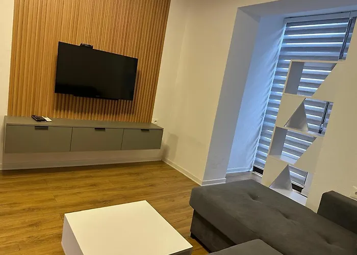 City Center Apartment Cozy 1Br With Patio By Pikhost 티라나