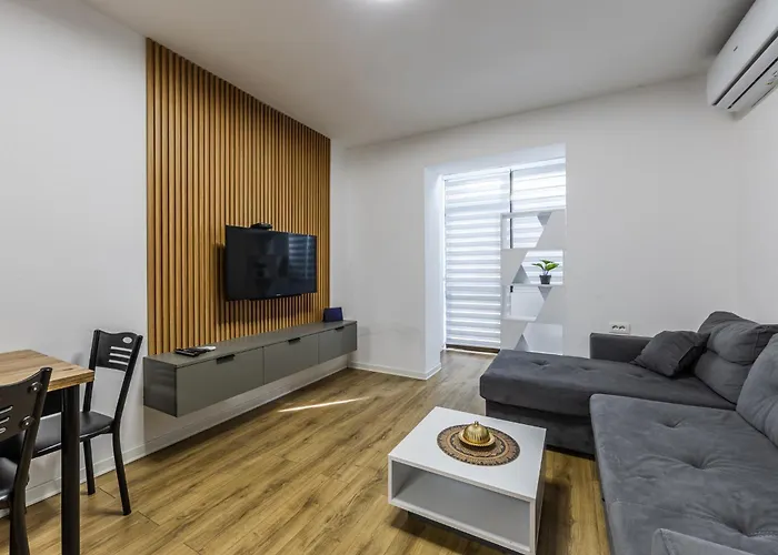 Center Cozy 1br With Patio By Pikhost Apartman