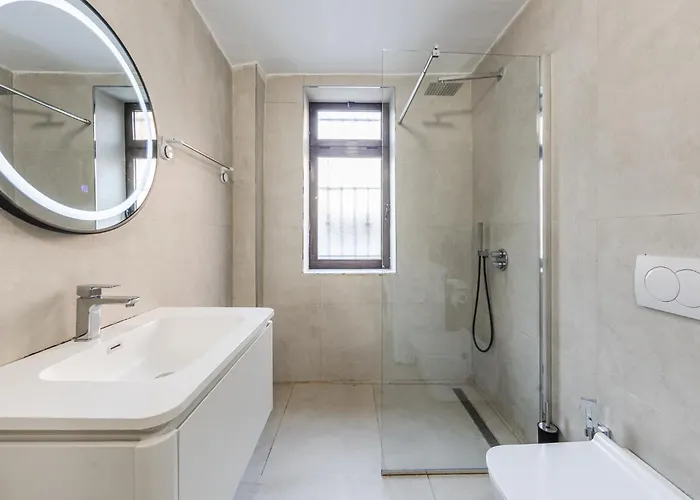 Center Cozy 1br With Patio By Pikhost Apartman Tirana