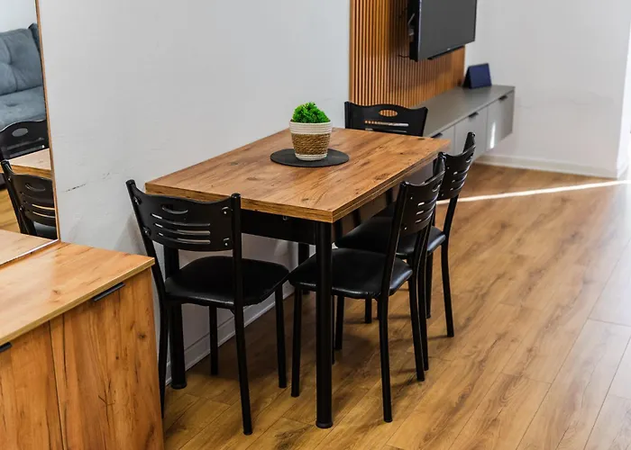 Center Cozy 1br With Patio By Pikhost Apartman Tirana