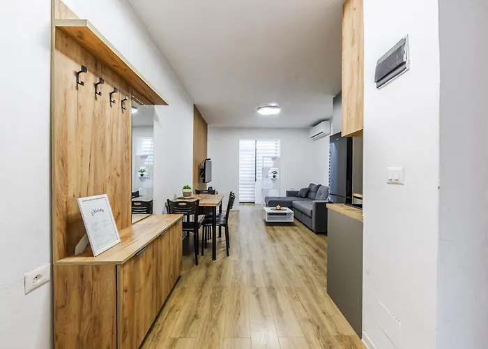 Center Cozy 1br With Patio By Pikhost