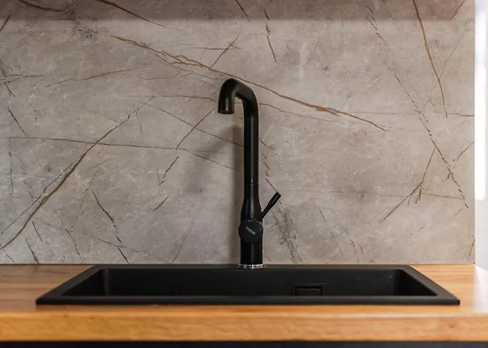 Center Cozy 1br With Patio By Pikhost Apartman Tirana